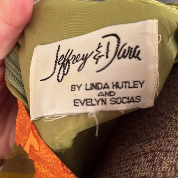 Beautiful dress by Jeffrey and Dara size 12 - Picture 4 of 4